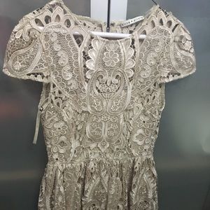 Brand New lace dress in champagne color!!🍾🍾